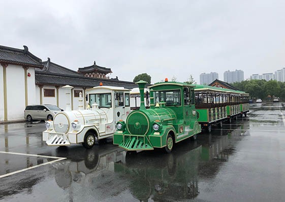 鋰電池觀(guān)光小火車(chē)亮相，開(kāi)啟綠色旅游新篇章